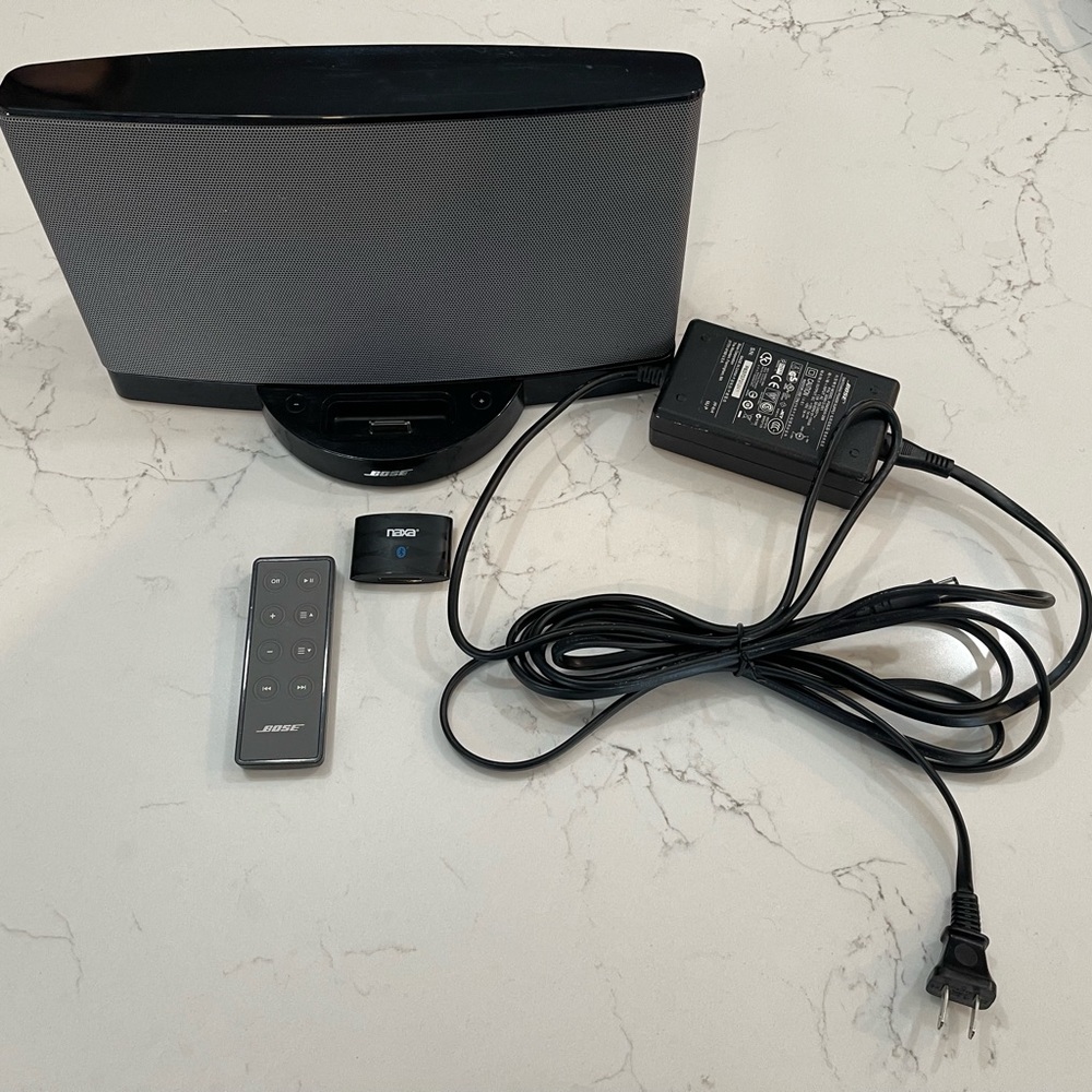 Bose SoundDock Series 2 Portable Speaker WITH Bluetooth Adapter